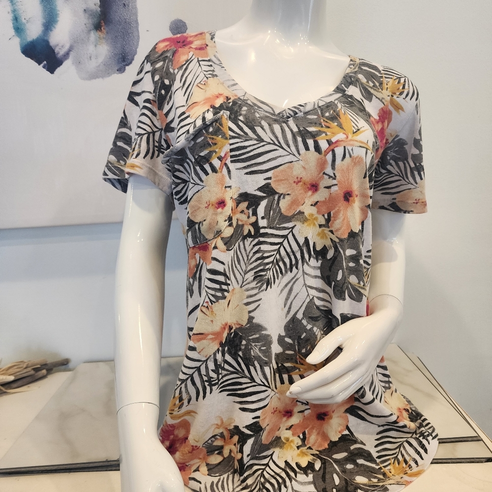 White Owl, Women's, size Large,  cutest vneck tropical print tshirt.